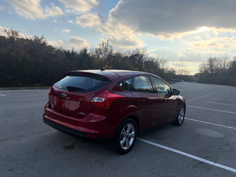 Used 2013 Ford Focus SE w/ SE Winter Pkg FWD image 5