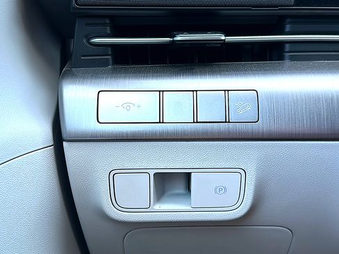 Used 2024 Hyundai Kona SEL image 36