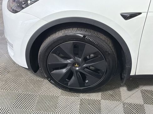 Used 2025 Tesla Model Y Long Range image 12
