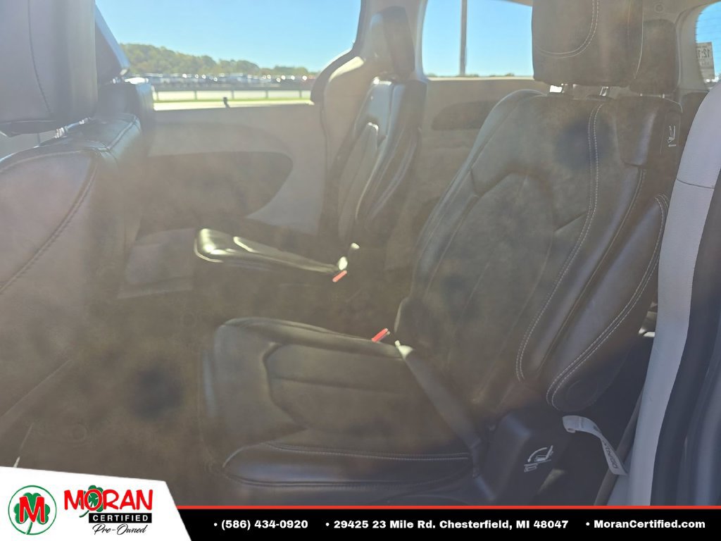 Used 2024 Chrysler Pacifica Touring-L FWD image 15