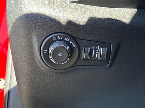 Used 2024 Jeep Compass Latitude image 31