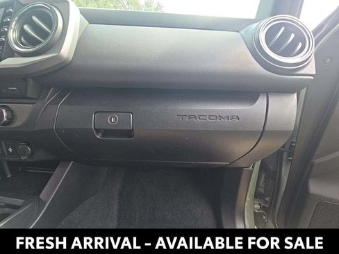 Used 2022 Toyota Tacoma TRD Sport w/ Technology Package AWD/4WD image 13