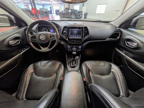 Used 2019 Jeep Cherokee Limited FWD image 5