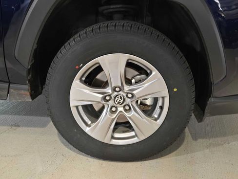 Used 2025 Toyota RAV4 XLE AWD/4WD image 9