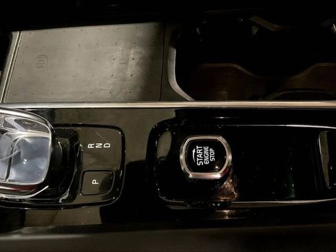 Certified 2022 Volvo XC60 T8 Inscription w/ Advanced Package image 32