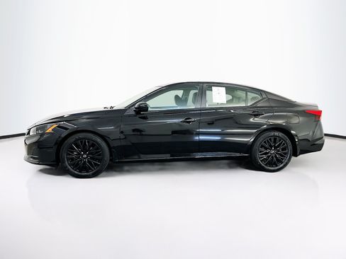 Used 2024 Nissan Altima 2.5 SV w/ SV Premium Package FWD image 4