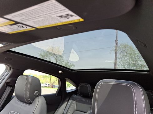 Certified 2024 Jaguar E-PACE R-Dynamic SE image 14