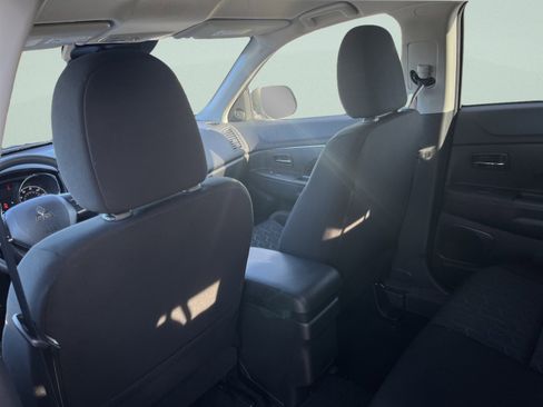 Used 2025 Mitsubishi Outlander Sport ES image 24