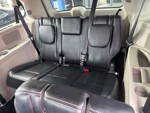 Used 2013 Chrysler Town & Country Touring-L w/ Entertainment Group #2 image 20