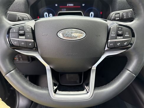 Used 2025 Ford Explorer Platinum image 13