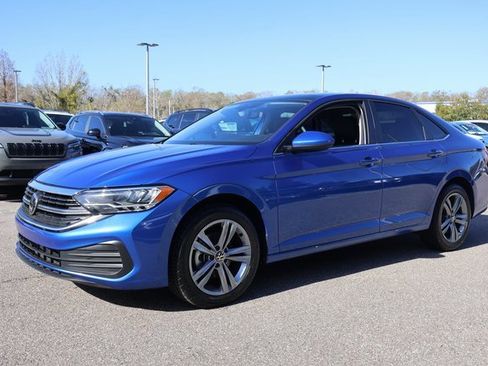 Certified 2023 Volkswagen Jetta SE image 3