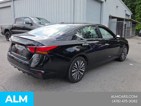 Used 2025 Nissan Altima 2.5 SV FWD image 11