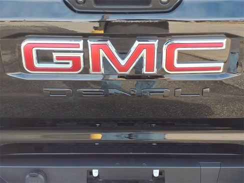 New 2025 GMC Canyon Denali w/ LPO, Denali Black Edition image 5