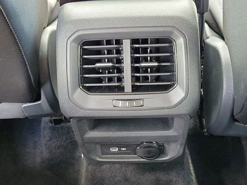 Used 2023 Volkswagen Tiguan SE image 11