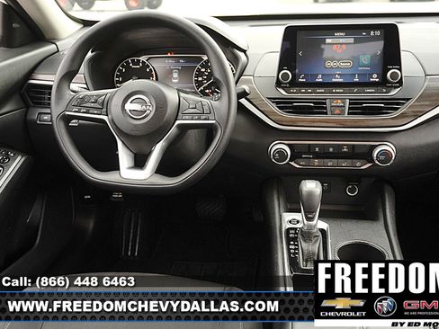 Used 2025 Nissan Altima 2.5 SV FWD image 13