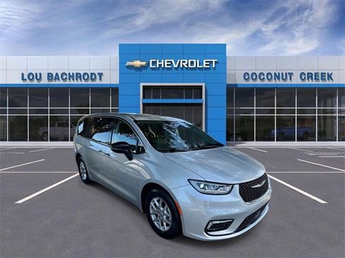 Used 2024 Chrysler Pacifica Touring-L image 1