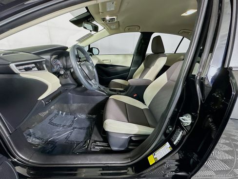 Used 2025 Toyota Corolla LE image 12