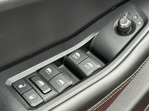 Used 2023 Jeep Grand Cherokee Altitude AWD/4WD image 19