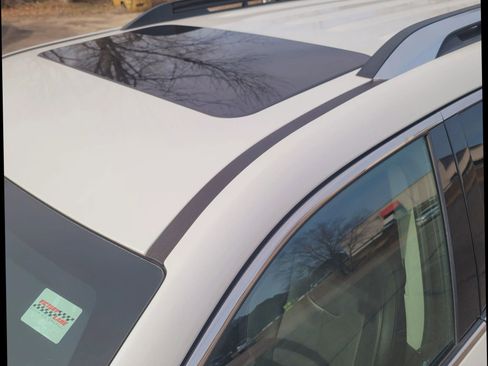 Used 2017 Chevrolet Equinox Premier w/ Enhanced Convenience Package image 9