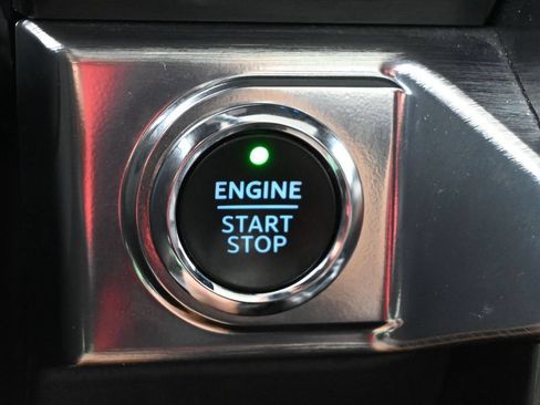 Used 2021 Ford F150 Lariat w/ Equipment Group 502A High AWD/4WD image 5