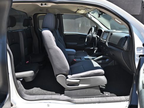 Used 2024 Nissan Frontier S RWD image 9