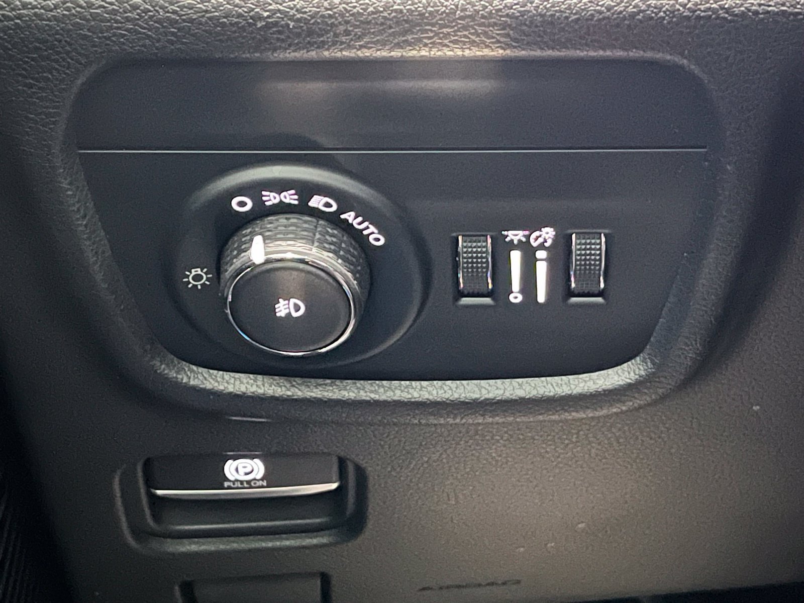 Used 2021 Jeep Grand Cherokee L Overland w/ Luxury Tech Group IV AWD/4WD image 32