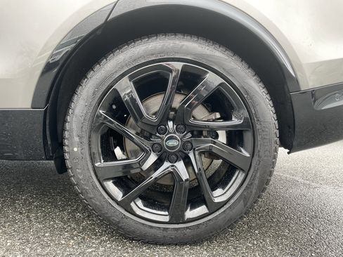 Certified 2024 Land Rover Discovery Dynamic SE image 10