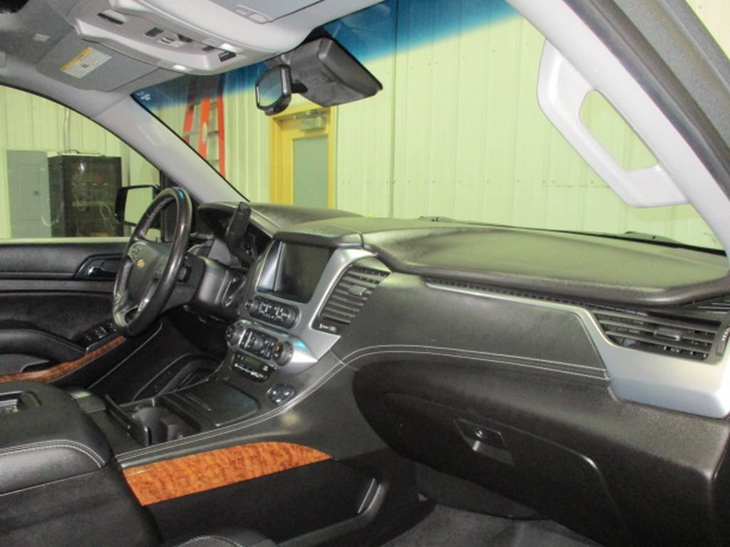 Used 2018 Chevrolet Suburban Premier AWD/4WD image 18