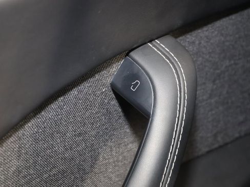 Used 2022 Tesla Model X image 35