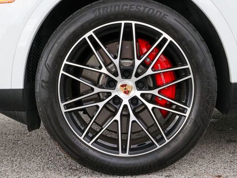 Certified 2025 Porsche Cayenne S AWD/4WD image 34