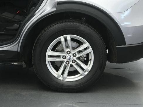Certified 2022 Ford Explorer XLT RWD image 25