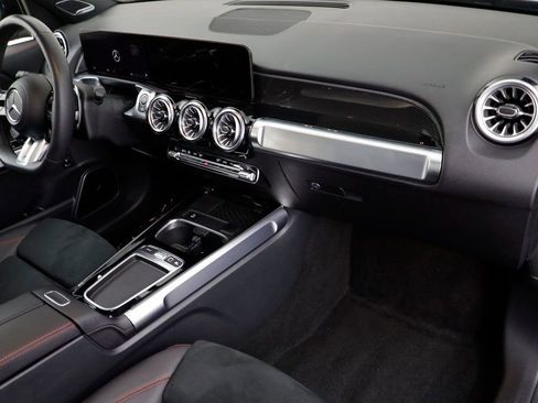 Used 2025 Mercedes-Benz GLB 35 AMG 4MATIC image 20