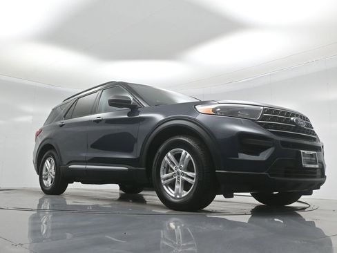 Certified 2022 Ford Explorer XLT image 49