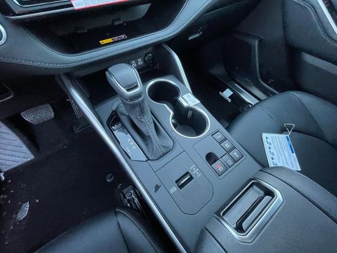 New 2026 Toyota Highlander XLE image 9