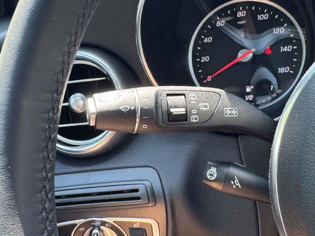 Used 2022 Mercedes-Benz GLC 300 4MATIC image 23