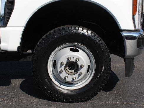 Used 2024 Ford F350 XL w/ XL Chrome Package image 40