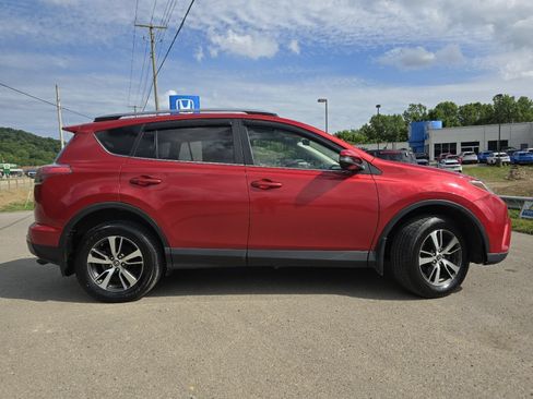 Used 2017 Toyota RAV4 XLE w/ Carpet Mat Package AWD/4WD image 21
