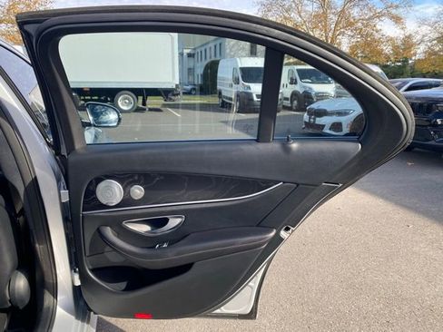Used 2019 Mercedes-Benz E 300 4MATIC image 28