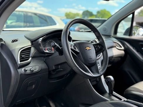 Used 2022 Chevrolet Trax LT AWD/4WD image 10