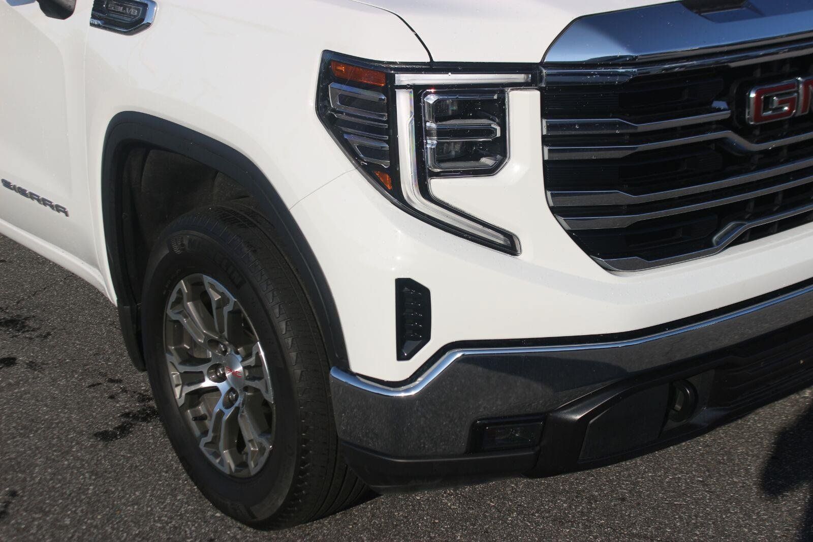 Used 2025 GMC Sierra 1500 SLT AWD/4WD image 9