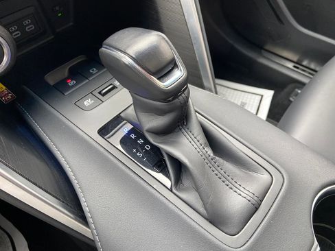 Used 2023 Toyota Venza Nightshade image 33