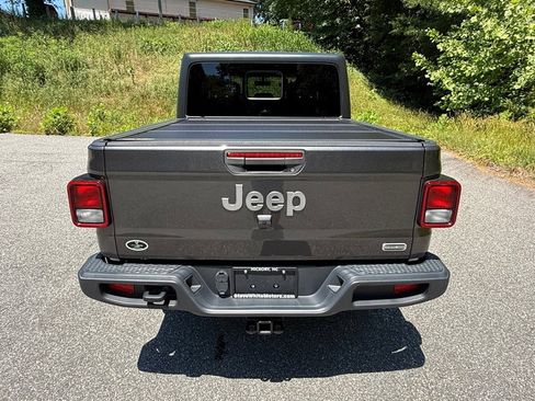 Used 2021 Jeep Gladiator Overland AWD/4WD image 7