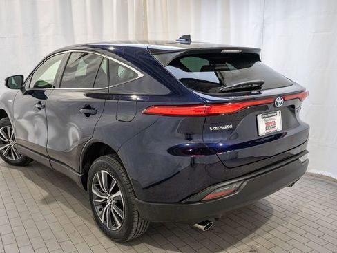 Used 2021 Toyota Venza LE image 4