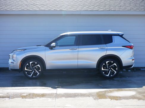 Used 2022 Mitsubishi Outlander SE image 12