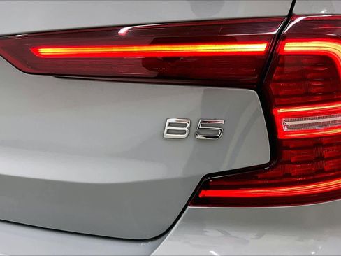 Used 2024 Volvo S60 B5 Plus image 10