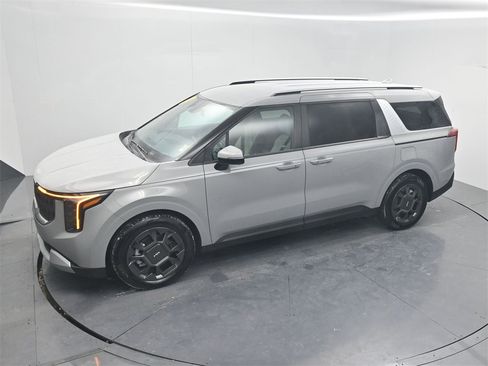 Certified 2025 Kia Carnival EX image 46