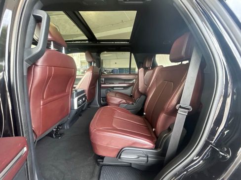 Used 2024 Ford Expedition Limited image 31