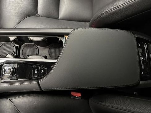 Used 2024 Volvo XC90 B5 Plus image 21