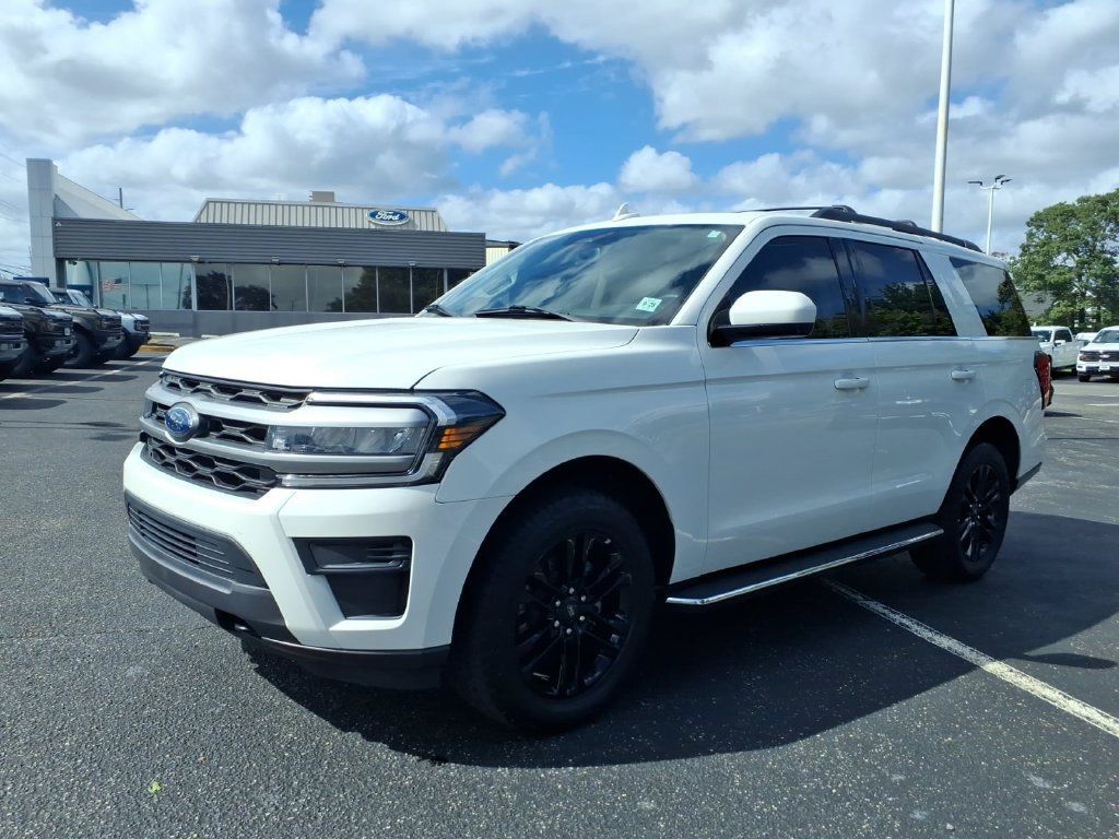 Used 2023 Ford Expedition XLT AWD/4WD image 5