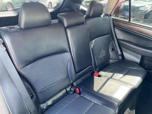 Used 2017 Subaru Outback 2.5i Limited AWD/4WD image 16